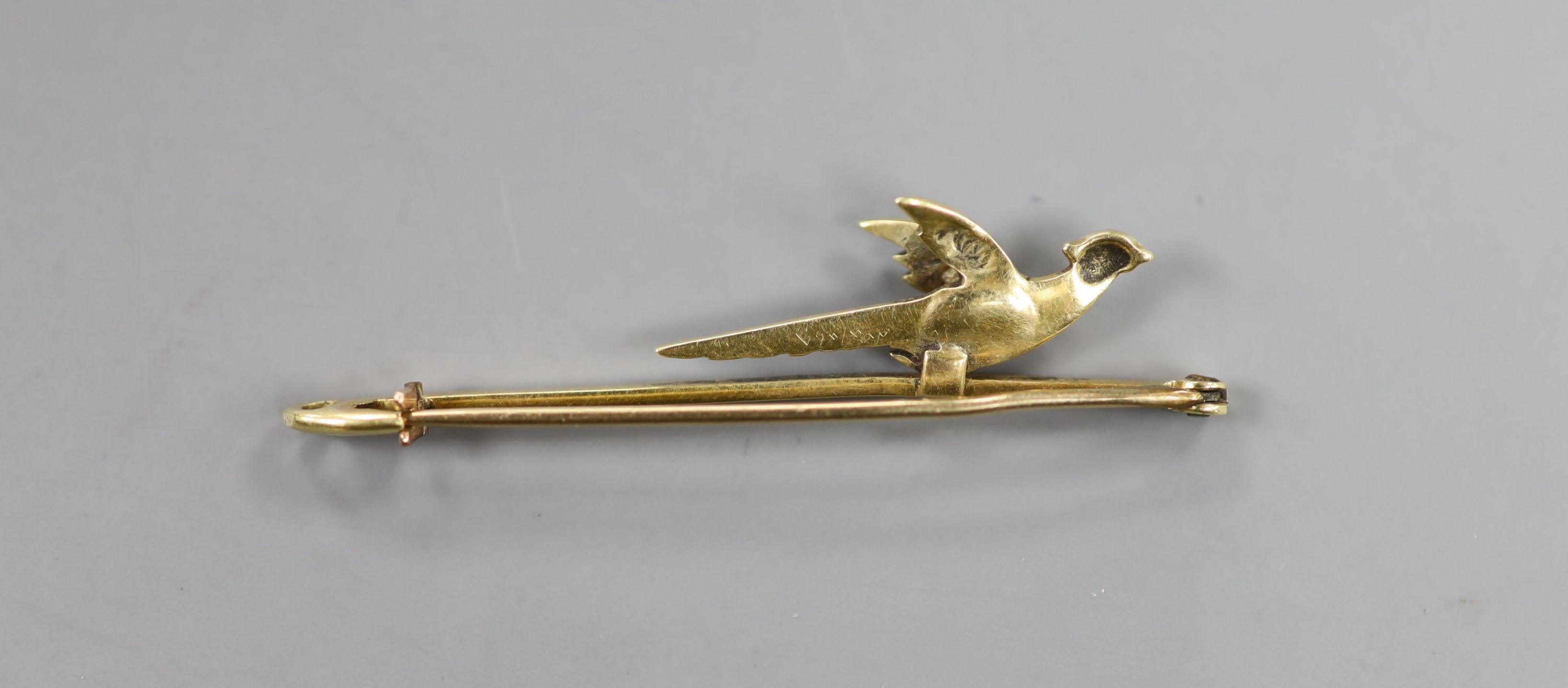 An Edwardian 15ct, baroque pearl and enamel pheasant bar brooch, 51mm, gross weight 4 grams.